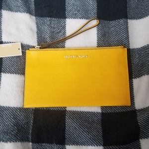 MICHAEL KORS JET SET LARGE ZIP CLUTCH WRISTLET